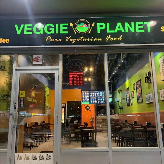 Veggie Planet Vaughan - Vegetarian Indian Pizza, Burger and Street food Restaurant