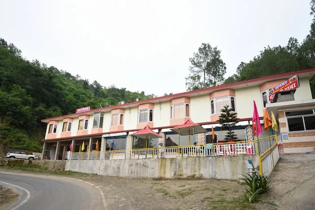OYO 49979 Hotel Tanwar