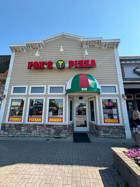 Fox's Pizza Den