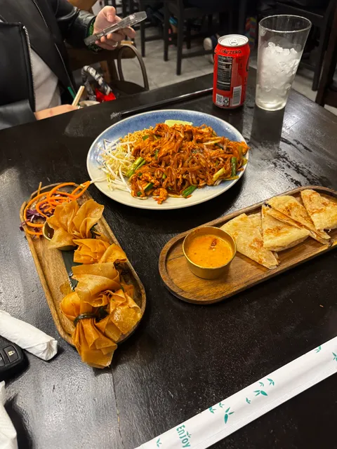 Thai Town (Thai Eatery and Bar)