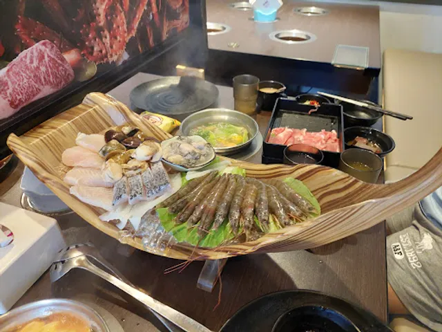 八雲町和牛海鮮鍋物 新莊店-新北新莊帝王蟹/和牛/龍蝦/生魚片/海鮮火鍋吃到飽 涮涮鍋/麻辣火鍋 2025平價訂位必吃 排隊美食 PTT Dcard