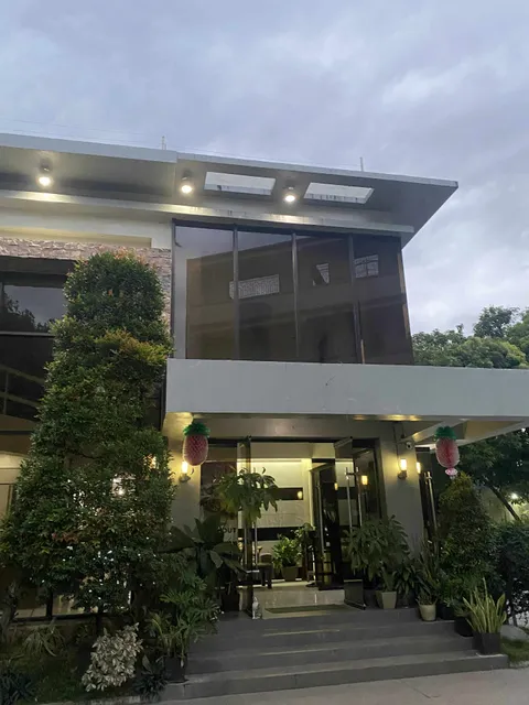 Trader Mega Inn Hotel