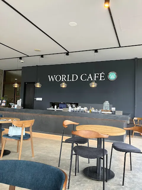 ワールドカフェ小瀬スポーツ公園店