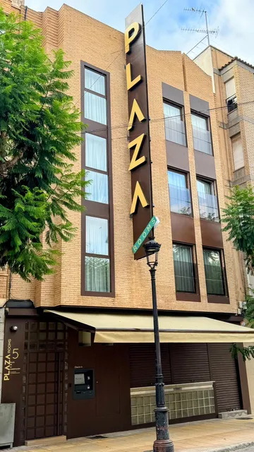 PLAZA ROOMS