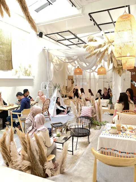 Utoo Boho Cafe & Patisserie