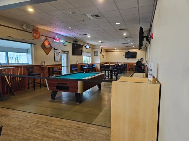 Windjammer Restaurant & Lounge