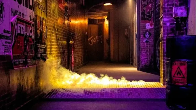 Colors Escape Room by Experiencity - Experiencia Negra: El loco del callejón