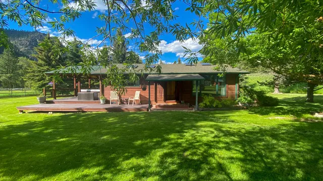 Montana Rock Creek Cabin
