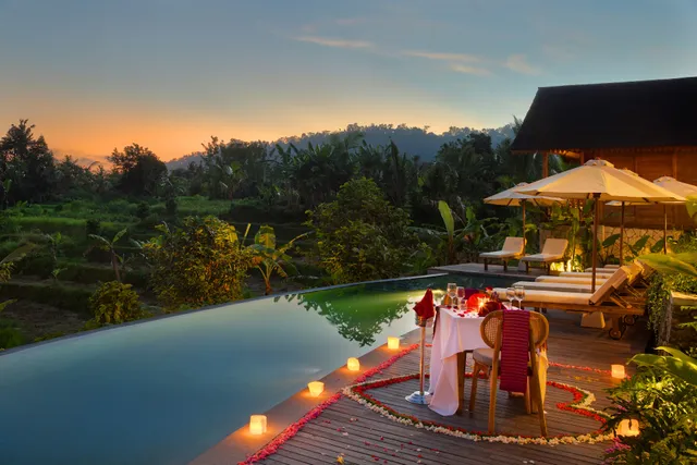 Devani Resort Sidemen