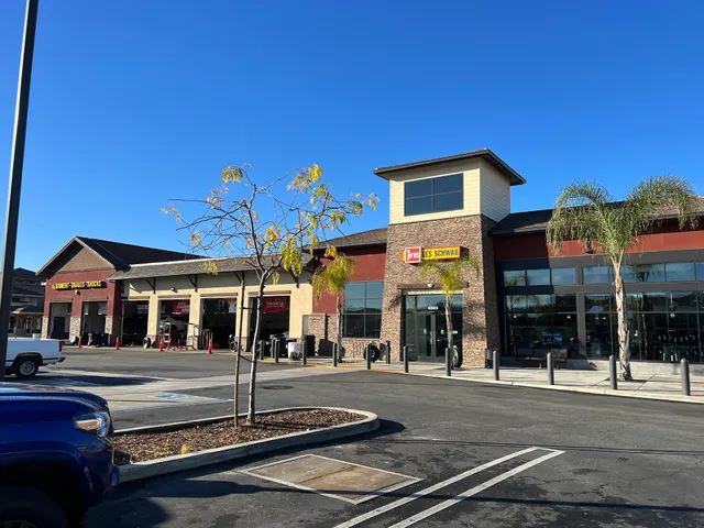 Les Schwab Tire Center