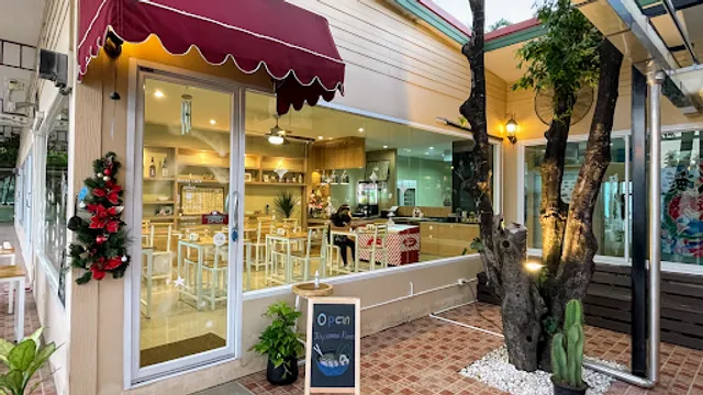 hana cafe + ramen rawai らあめん花亭 ラワイ店