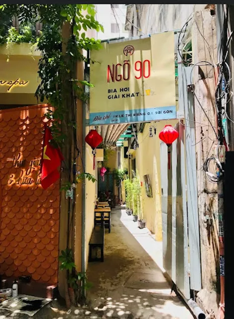 Cơm Gà - Lẩu gà Lá é Ngõ 90