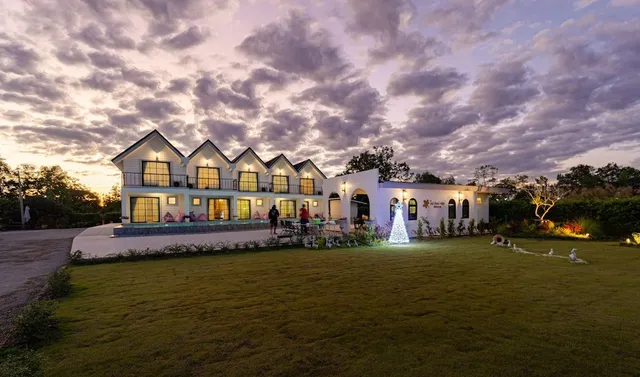 The Autumn Creek resort & cafe