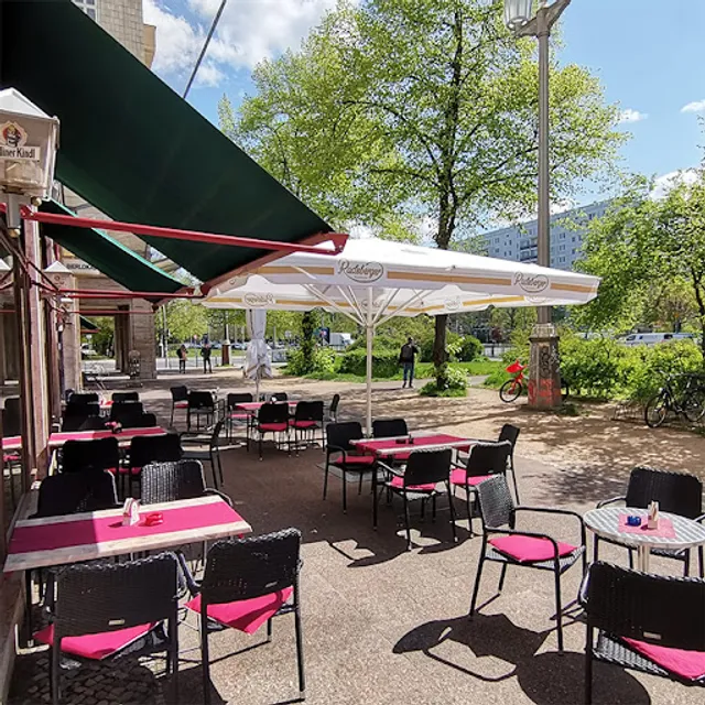 Country Cheers / Sky-Sportsbar