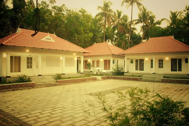 Mushroom Hut Resort - Athirappilly Resorts
