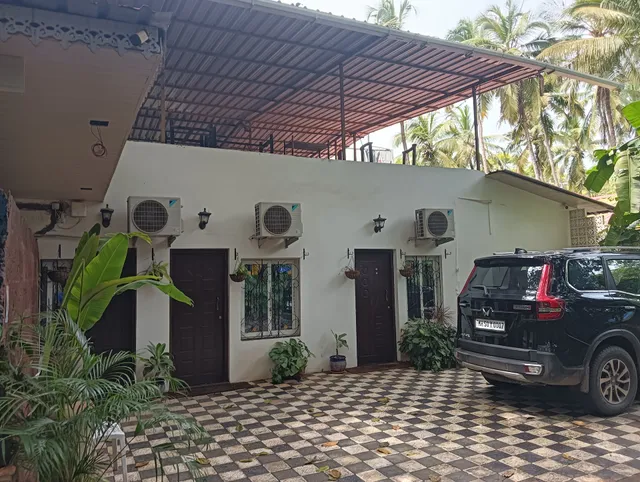 White Guest House,Beach side