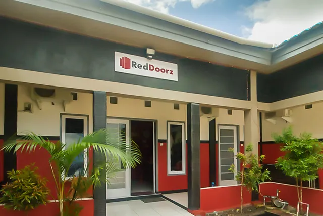 RedDoorz @ Simpang Lima Jupiter