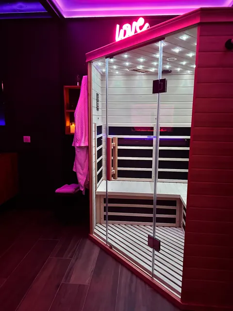 LA NUIT DES SECRETS Love Room classée 4 étoiles avec Jacuzzi et Sauna