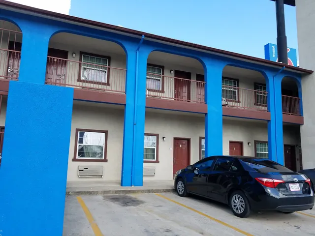 Airport Inn And Suites