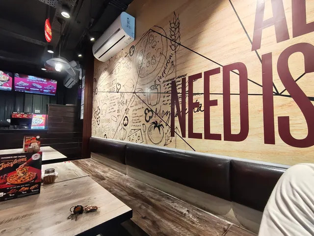 Pizza Hut | Ramphal Chowk Dwarka, Delhi