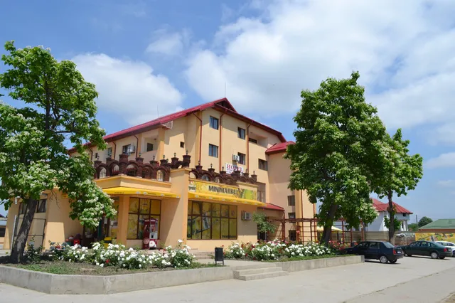"Father And Sons" Hotel And Restaurant