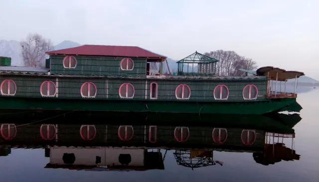 Houseboat 1002 Nights