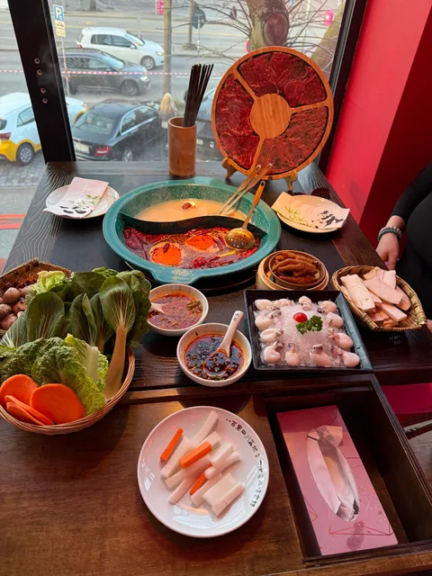 HOUTANG HOTPOT HAMBURG 吼堂火锅汉堡店