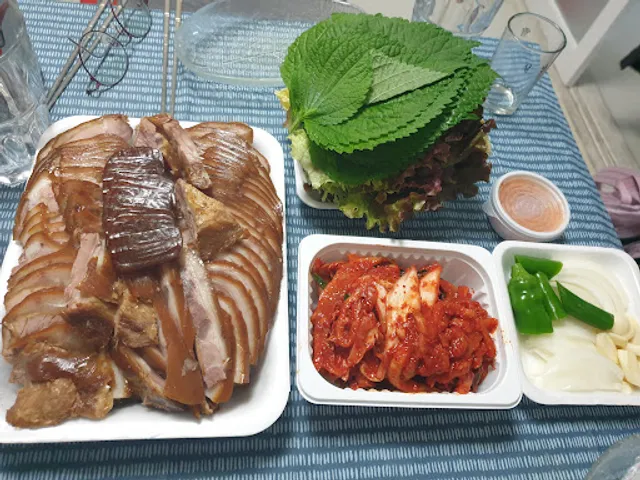 명동왕족발보쌈