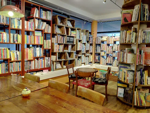 ARTiSAN Bakery . World Food . Books