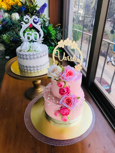 Out Of The Box...Customised Cakes & Hampers