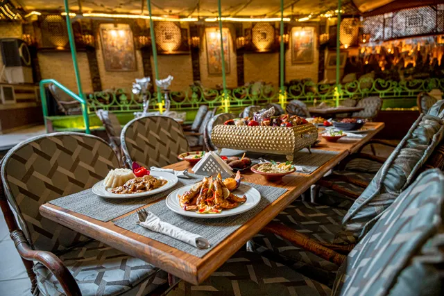 LE Grillon Restaurant & Garden Cafe