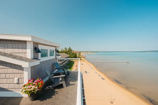 Alexandra Inn - Beachfront Resort Hotel in Traverse City