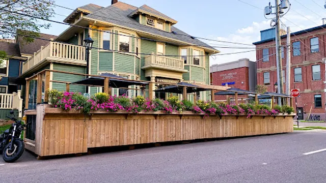 Slaymaker & Nichols Gastro House