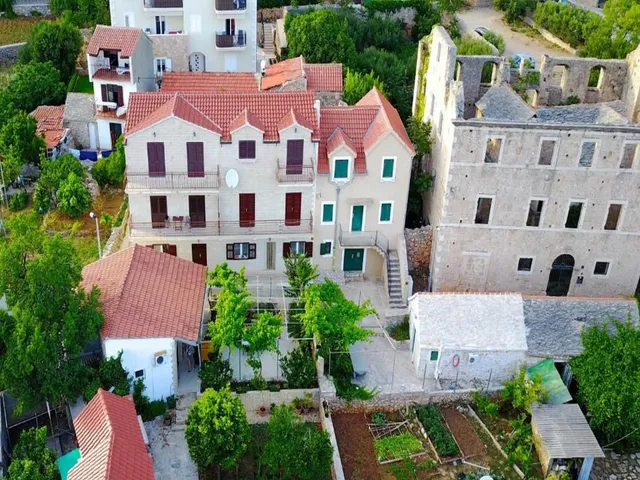 Apartments Paloc, Bol