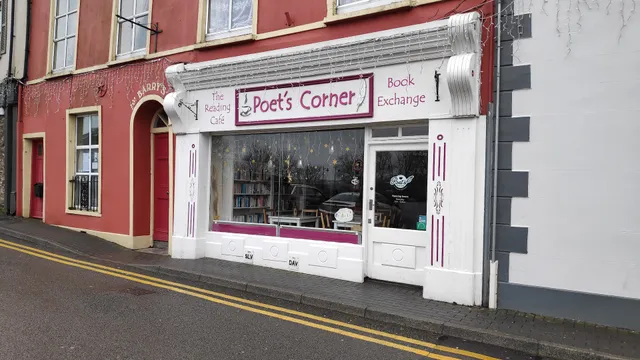 Hamlets Bar + Kitchen