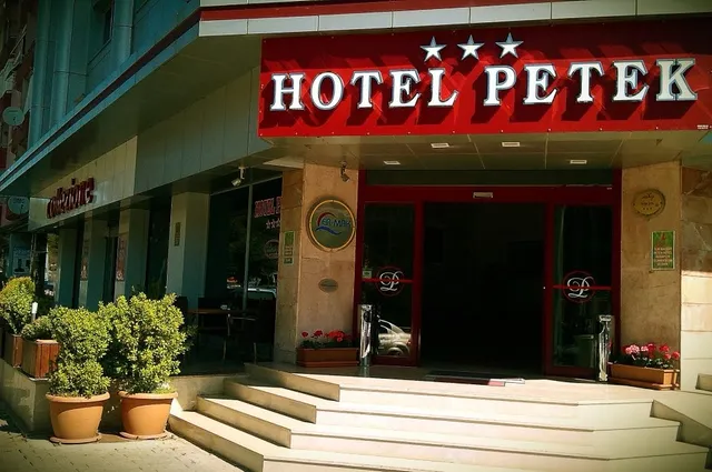 Petek Hotel