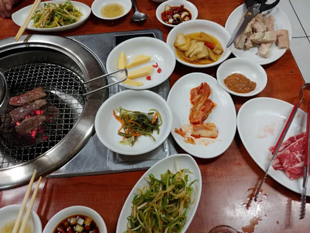 Bern & Mimi (Joe Snack Grill)