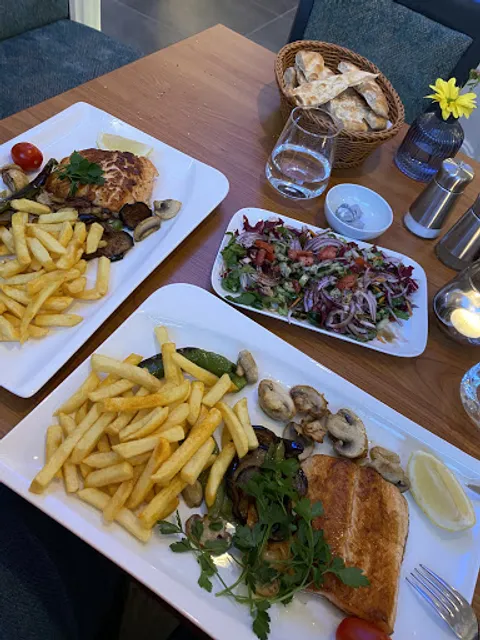 Tava Restaurant und Cafe - Essen