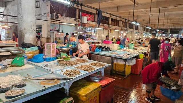 Pasar Penuin Pusat Belanja