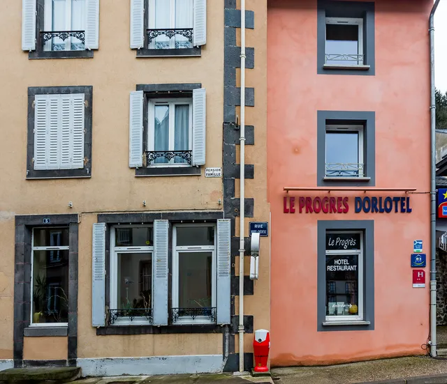 Hôtel-Restaurant Le Progrès DORLOTEL