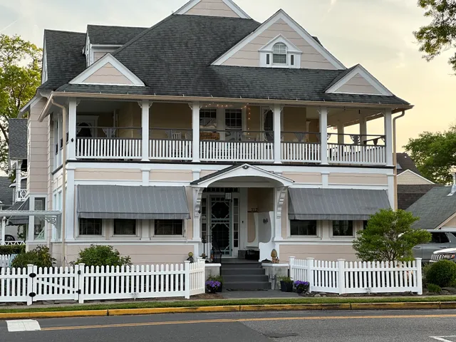 Nathaniel Morris Inn