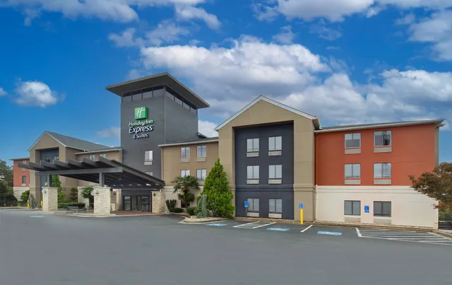 Holiday Inn Express & Suites Locust Grove by IHG