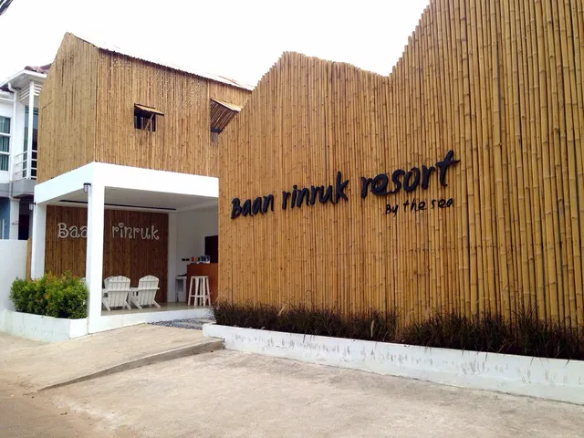 Baan RinRak Resort & Cafe