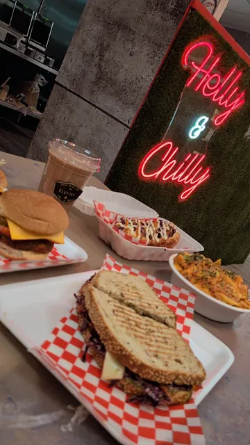 Helly & Chilly - Niagara