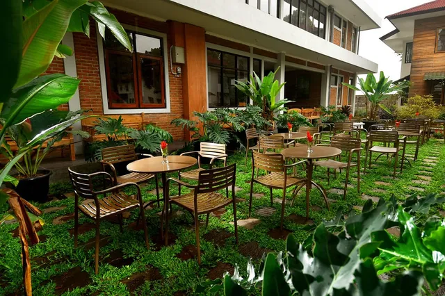 Puri Saras Syariah Family Garden Hotel