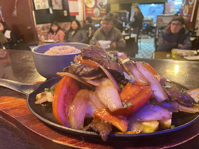 El sabrosito Chifa y Caldo de gallina