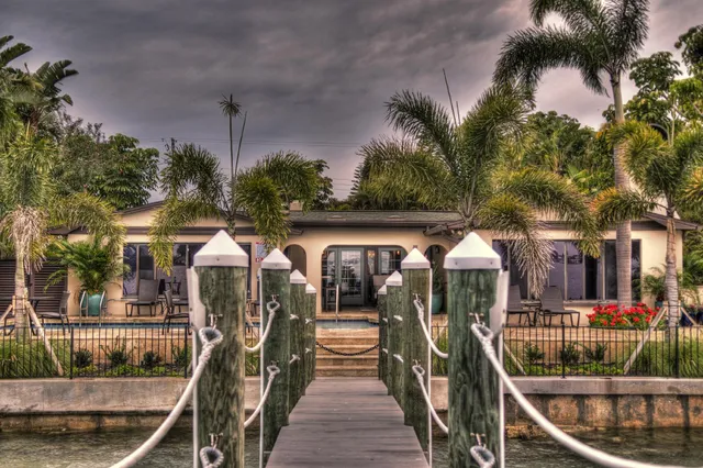 Pasa Tiempo Waterfront Resort