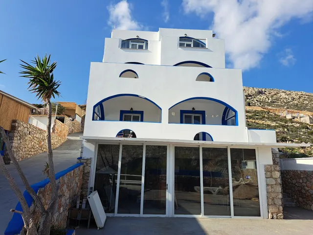 Kazonis Studios Cafe Bar & Restaurant