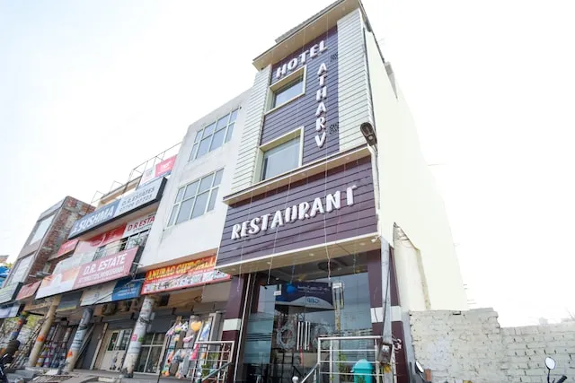 OYO 70744 Hotel Atharv