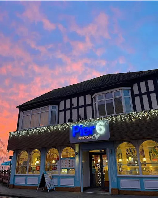 Pier 6 Boardwalk Cafe